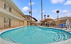 Super 8 By Wyndham Los Angeles-Culver City Area